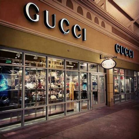 gucci outlet store hours